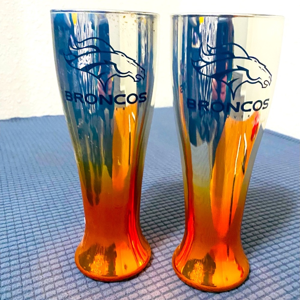 NEW 2-piece set Broncos Gradient Pint Glasses